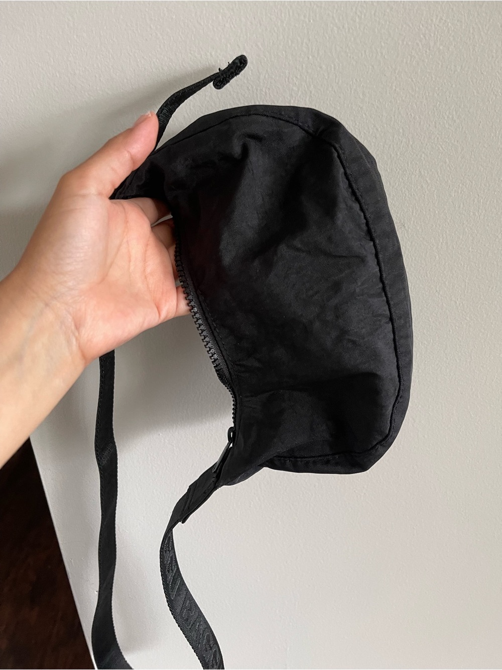 BAGGU MINI Crescent Nylon
Crossbody Bag Black - Picture 9 of 12